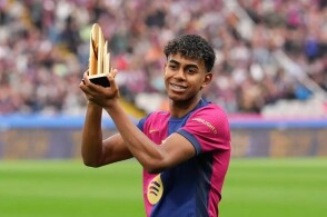 名记：字母哥与队友召开会议，呼吁全队无视外界杂音