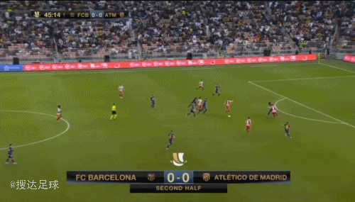 养老？不存在！40岁永动机累瘫了：触球101次 连续10轮狂奔90分钟