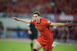 董路：中国是世界上最不热爱足球的人!球员不爱足球,就是干活挣钱