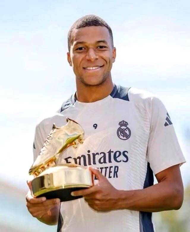 德甲霸主制造惨案，13轮12胜，凯恩踢疯了：替补轰入3球