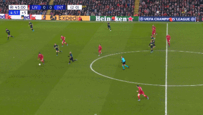 莱奥罚点前铃木彩艳对他说踢右边，最终莱奥踢向右边并且罚进